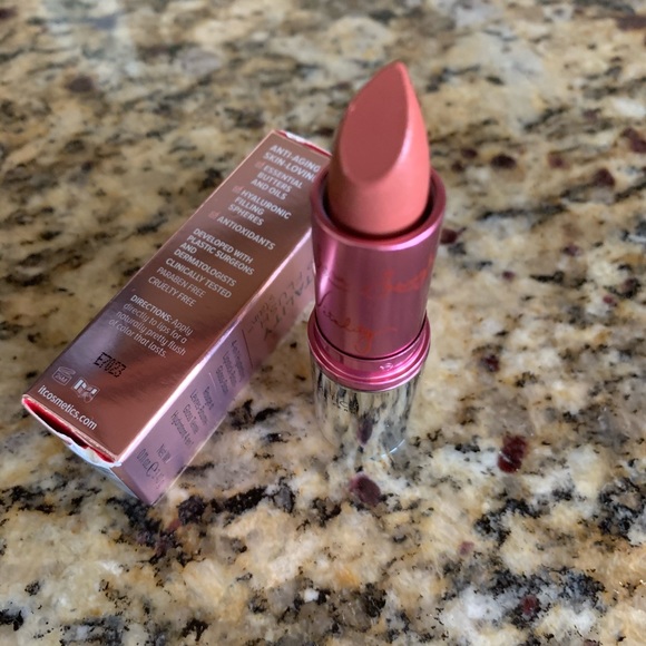 it cosmetics Other - Lip stain - color Love Story - NIB